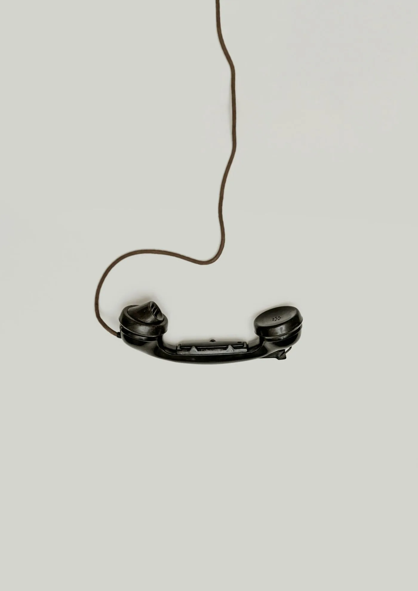 Telephone handset hanging